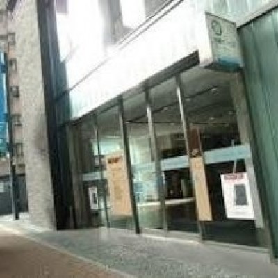 福岡銀行けやき通り支店 徒歩3分