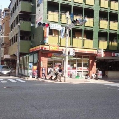 デイリーヤマザキ大名通り店 徒歩3分
