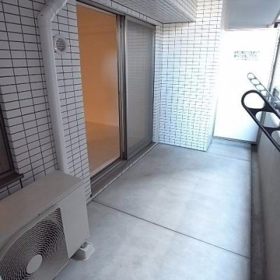 奥行きある広いバルコニー♪洗濯物も干しやすい♪