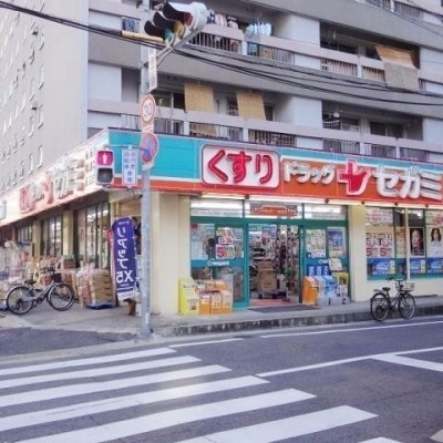 ドラッグセガミ平尾店 徒歩4分