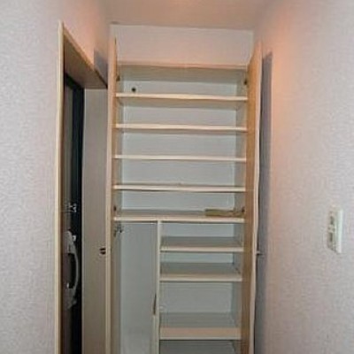 玄関収納も充実しています♪