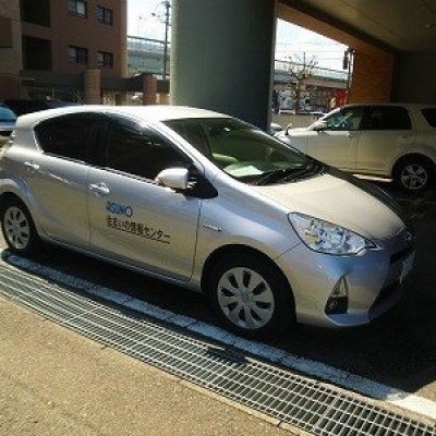 来客用駐車場1台有。