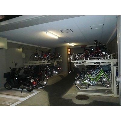 屋根付きの駐輪場です。