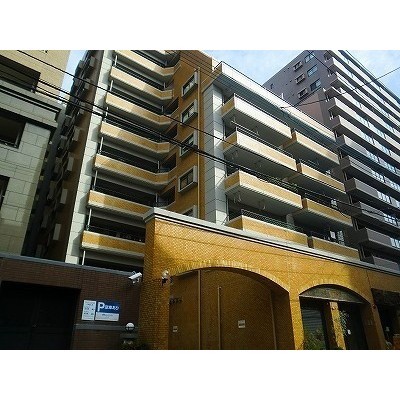 南側道路。大通りから1本中に入った立地です。