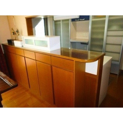 カウンターキッチン。カップボード備付と勝手口もついてます。