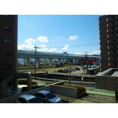 当該居室より南西側を撮影。都市高速が見えます。