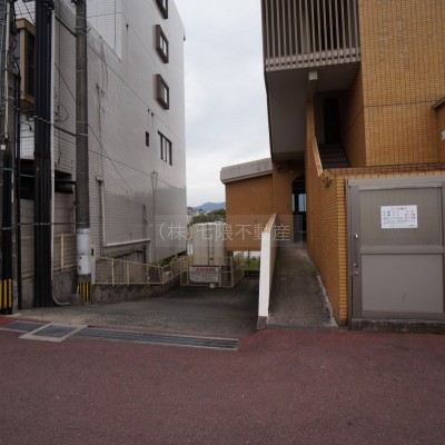 地下駐車場の入口