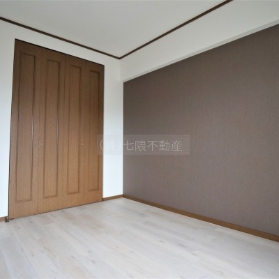 アクセントクロスで落ち着いたお部屋に