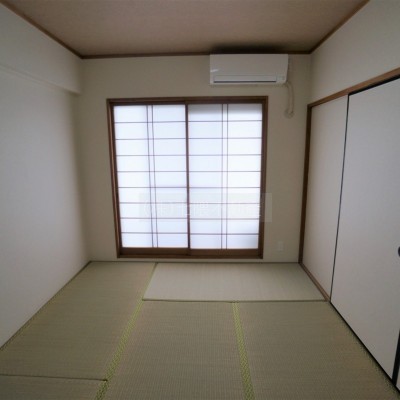バルコニーに面した和室。エアコン付き♪
