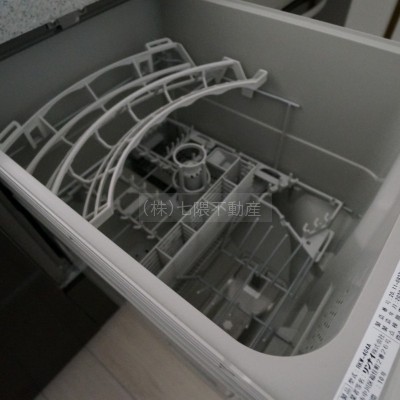 扉付き洗濯機置き場