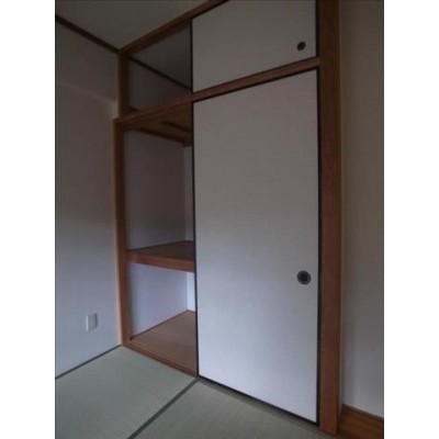 押入