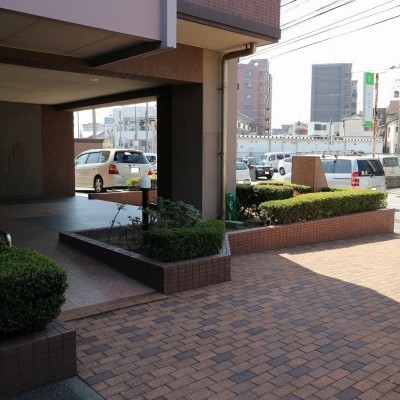 バリアフリー エントランス前の入口