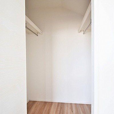 お好きなお洋服や荷物などご自由に収納できます