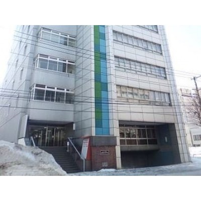 札幌情報未来専門学校まで369m