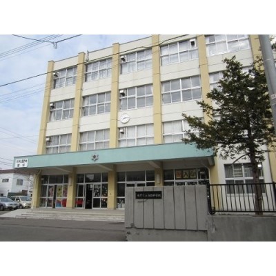 札幌市立白石小学校まで536m