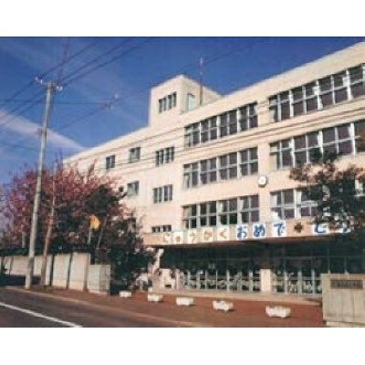 札幌市立南白石小学校まで566m