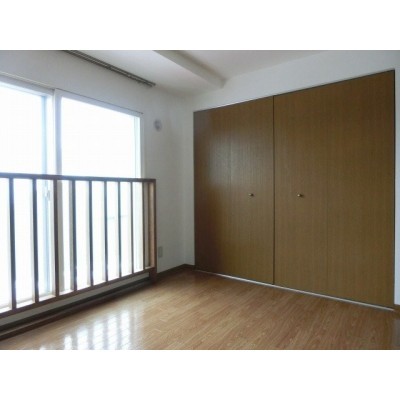 個人の部屋や寝室として使える洋室です
