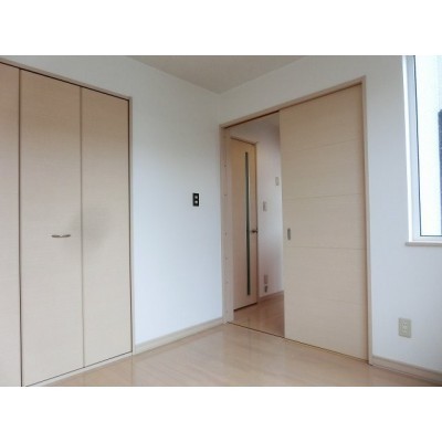明るい洋室です