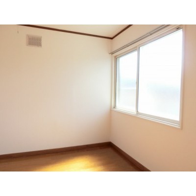 使い勝手のいい洋室です