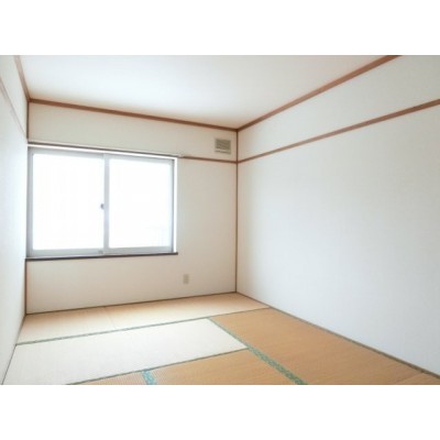 落ち着いた雰囲気の和室付きです