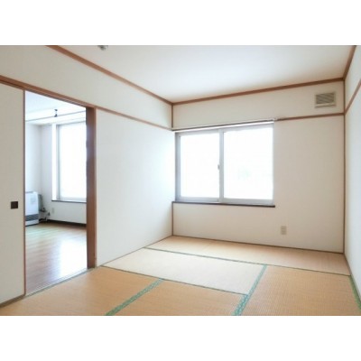 和室、ちょっとしたくつろぎスペースにいかがでしょうか
