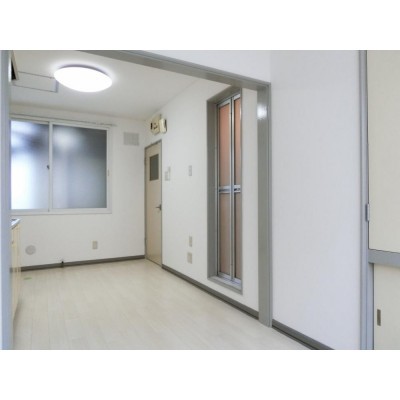 使い勝手のいい洋室です
