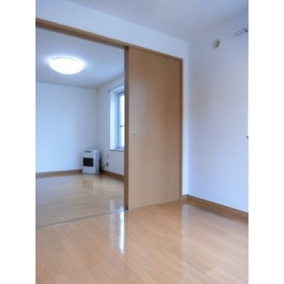 個人の部屋や寝室として使える洋室です