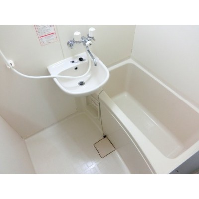 コンパクトで使いやすいお風呂です