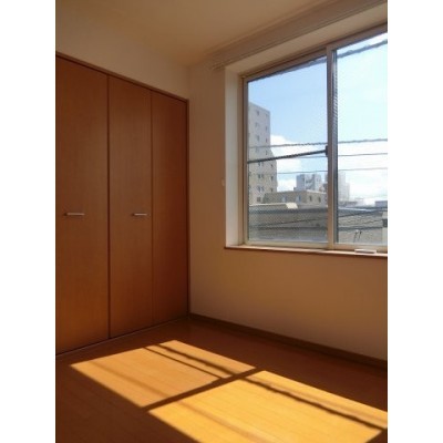 明るい洋室です