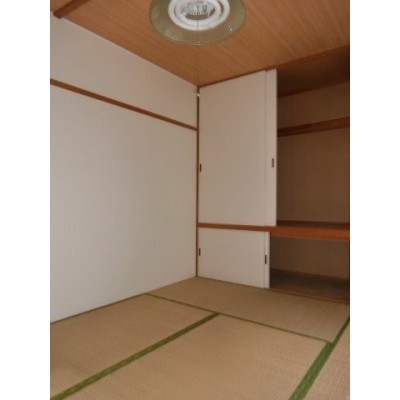 落ち着いた雰囲気の和室付きです