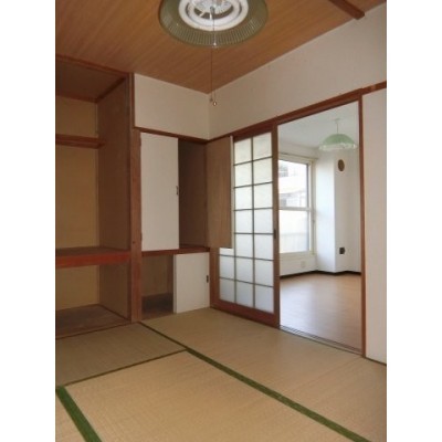 ゆったりとくつろげる和室です