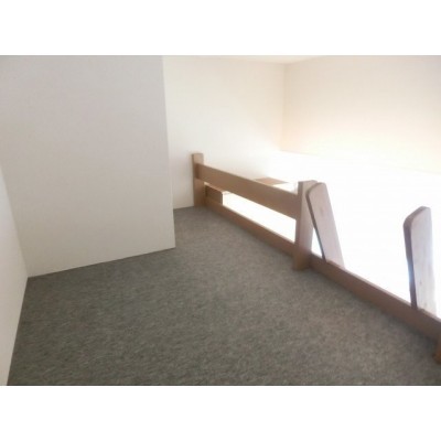 落ち着いた色調の洋室です