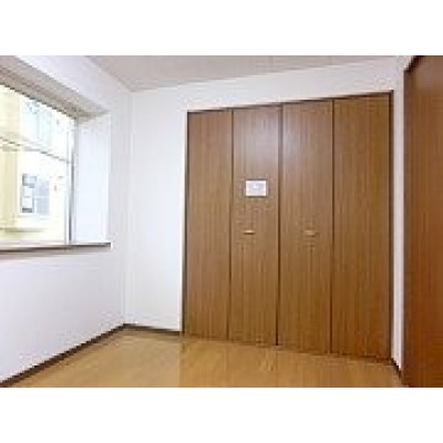 使い勝手のいい洋室です