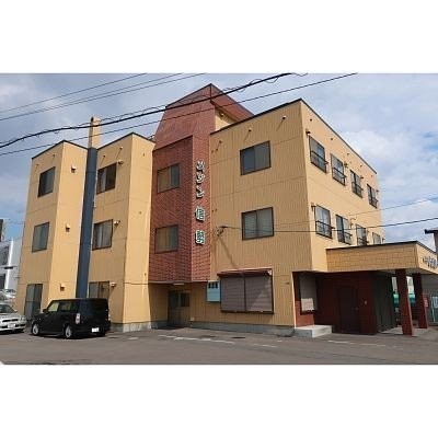 建物西側側面