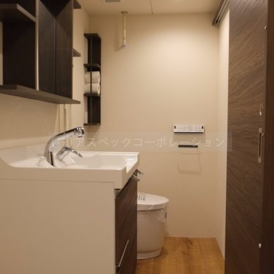 洗面室はトイレは一体の空間です。