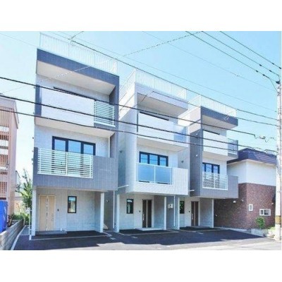 現地外観写真:都市型住宅として、周りとの調和も考えられた...