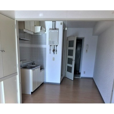 居間から玄関