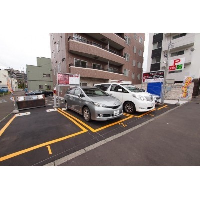 コインパーキング敷地内に有ります。
