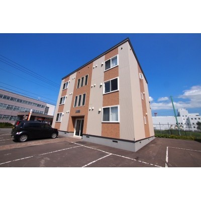 すっきりとした建物外観です。