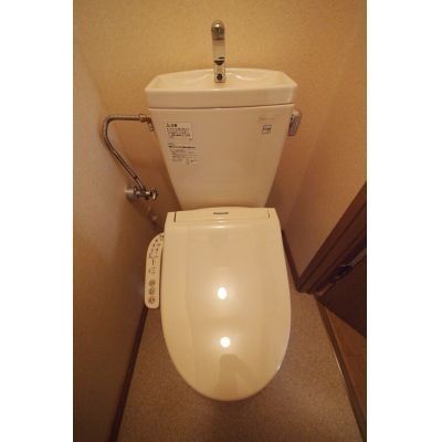 ウォシュレット付いてます。