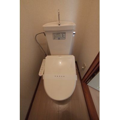トイレです。ウォシュレット新設しました。