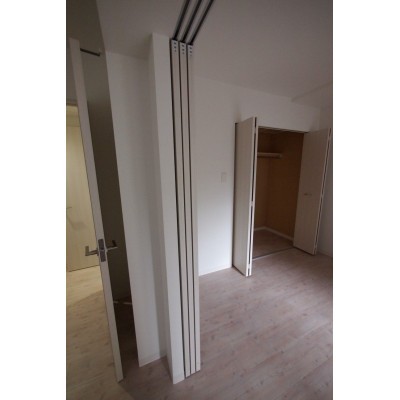洋室のスッキリ建具です。