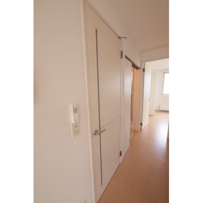 建具し白系で統一されています。