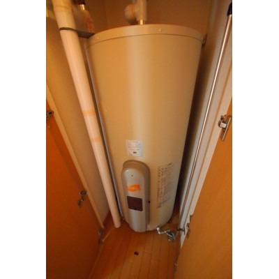 電気の給湯器です。
