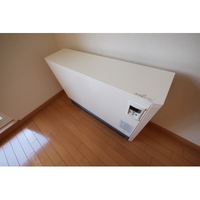 電気暖房器です。