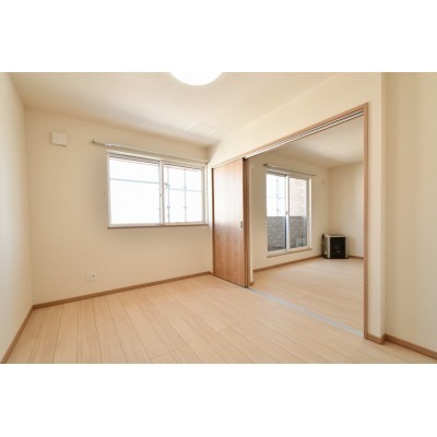 洋室からリビングです。