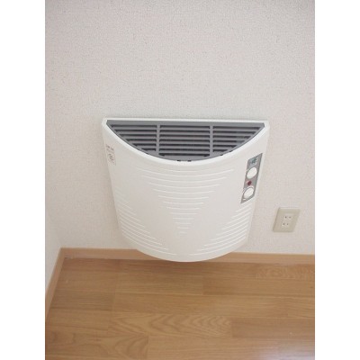 洋室の電気暖房器です。