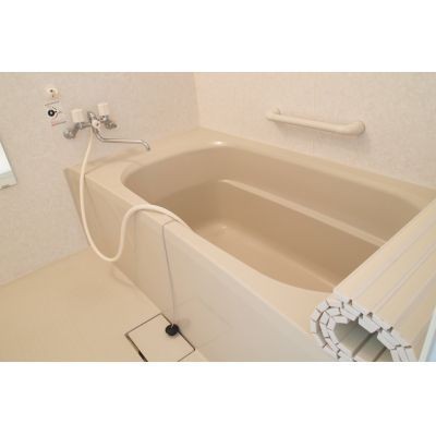 浴室です。一坪タイプのユニットバスが付いています。