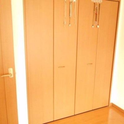 寝室のクローゼットです。