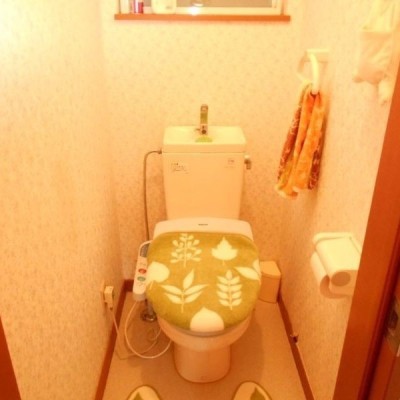 トイレは温水洗浄便座です。